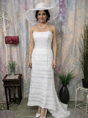 π David's Bridal Beautiful Classy Strapless Lace and Beaded Wedding Gown